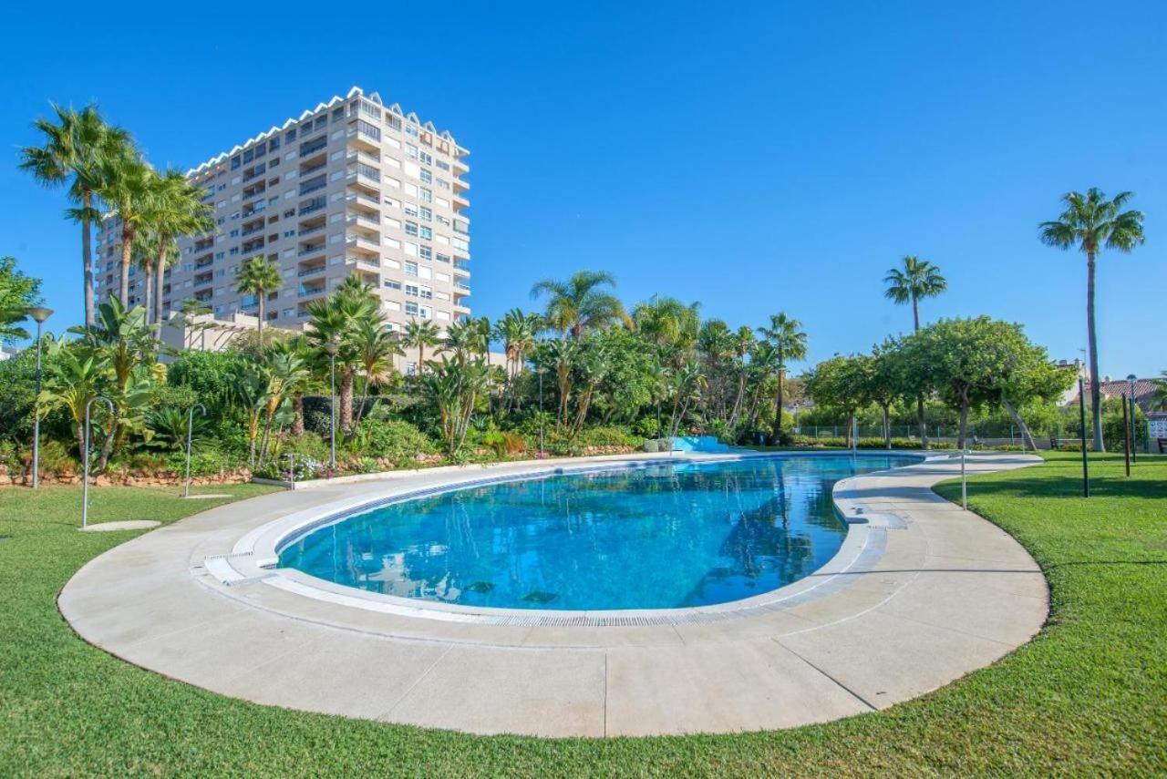 Beach And Pool Holidays At The Grand Coloso Benalmádena Kültér fotó