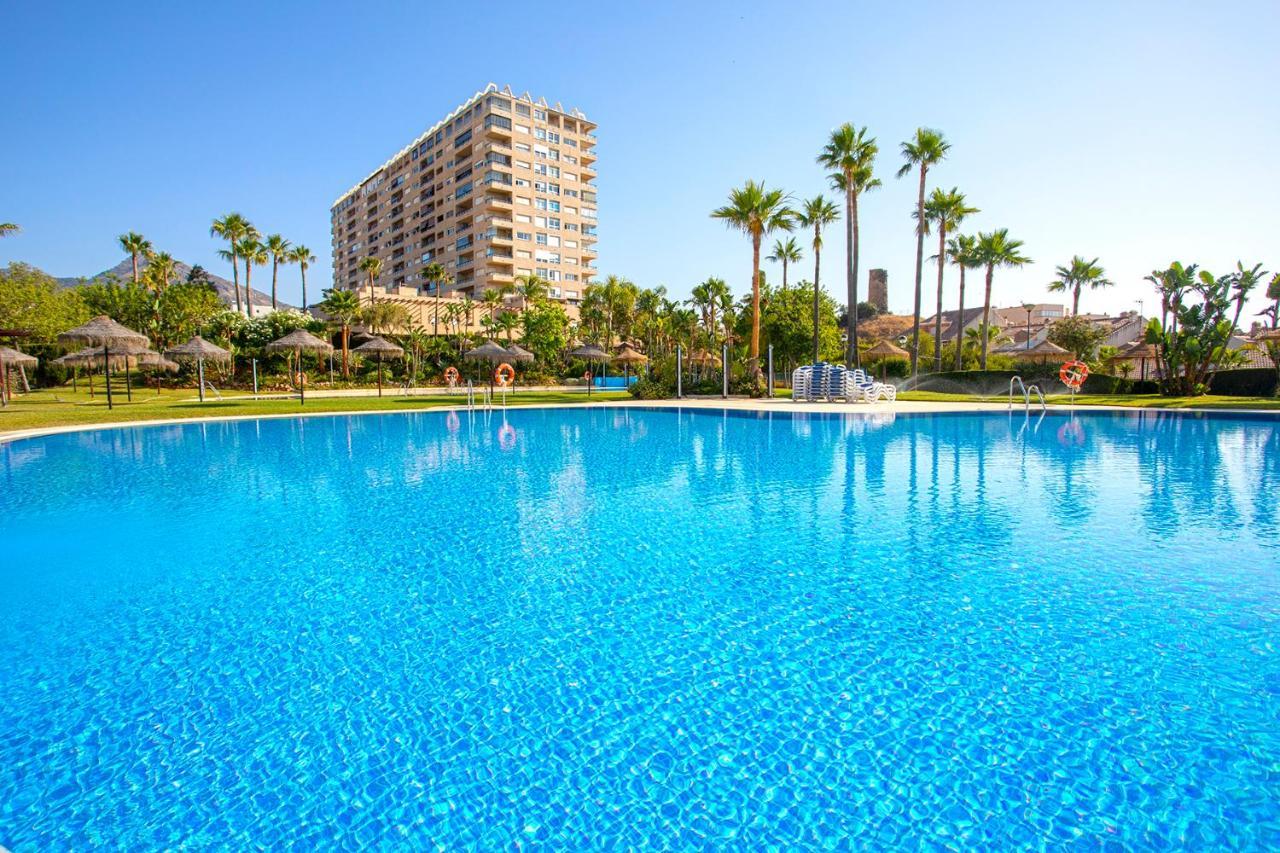 Beach And Pool Holidays At The Grand Coloso Benalmádena Kültér fotó
